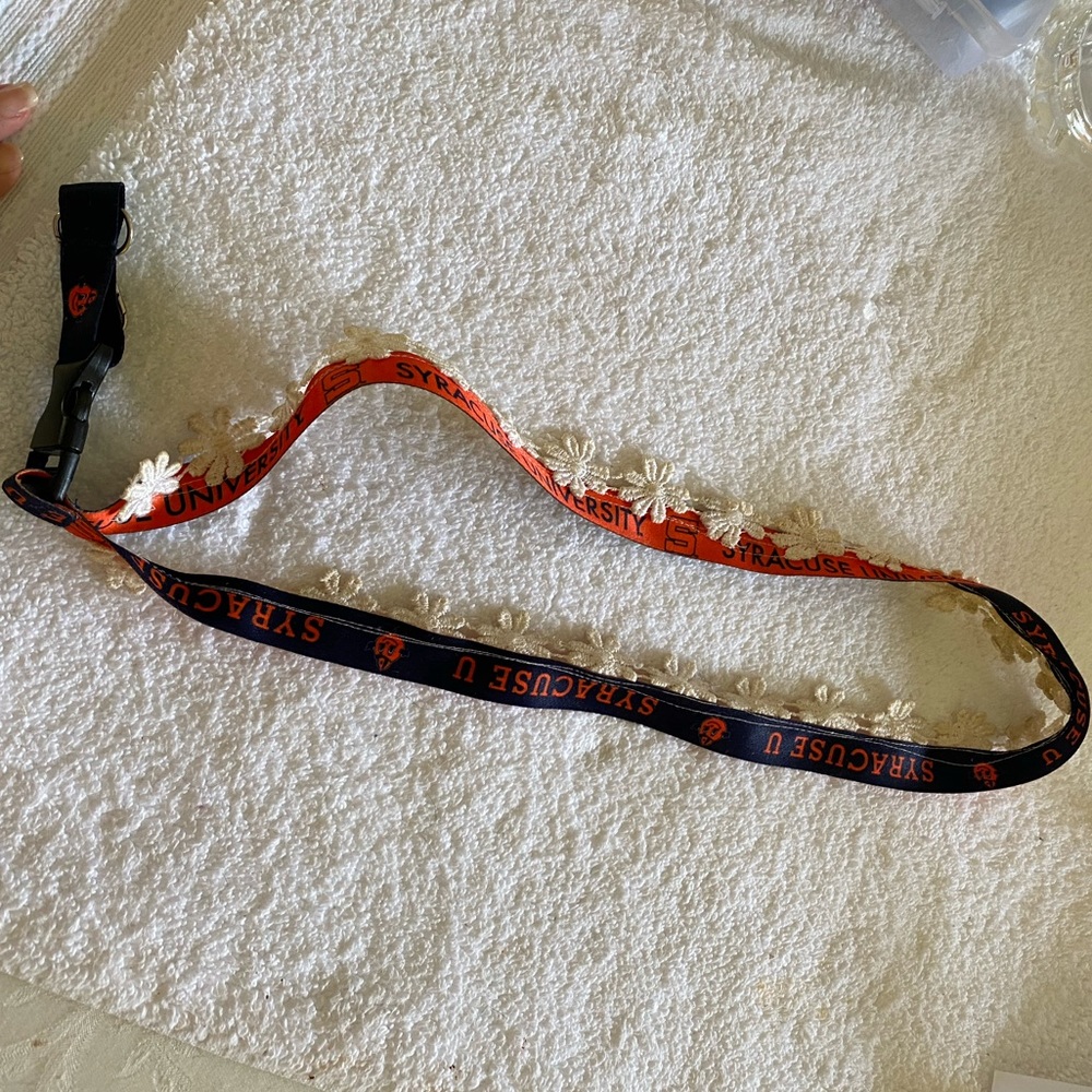 Syracuse lanyard with keychain